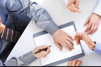 雷大哥医疗费有着落,讨债公司送关怀